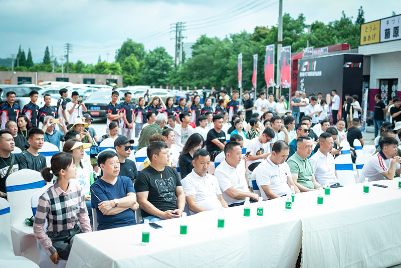 【新浪新聞】貴陽(yáng)Ckart卡丁車俱樂(lè)部盛大開(kāi)業(yè)(圖2) 【新浪新聞】貴陽(yáng)Ckart卡丁車俱樂(lè)部盛大開(kāi)業(yè)(圖2)